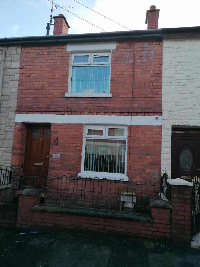 Maire Toireasa - Cosy Refurbished Property In The Gaeltacht Quarter Belfast Zewnętrze zdjęcie